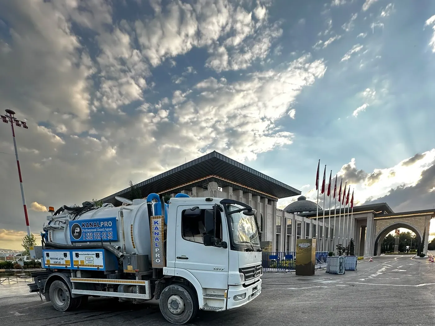 Profesyonel ekipmanlı Ankara Kanal Pro aracı