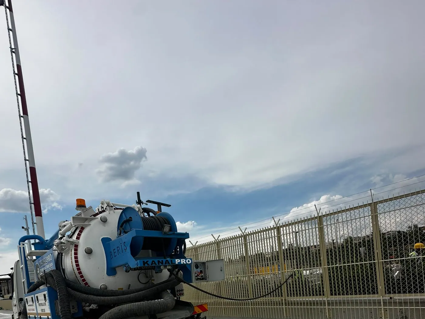 Vidanjör aracından rögar hattına müdahale