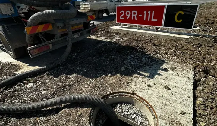 Rögar hattında vidanjör hortumuyla temizlik çalışması