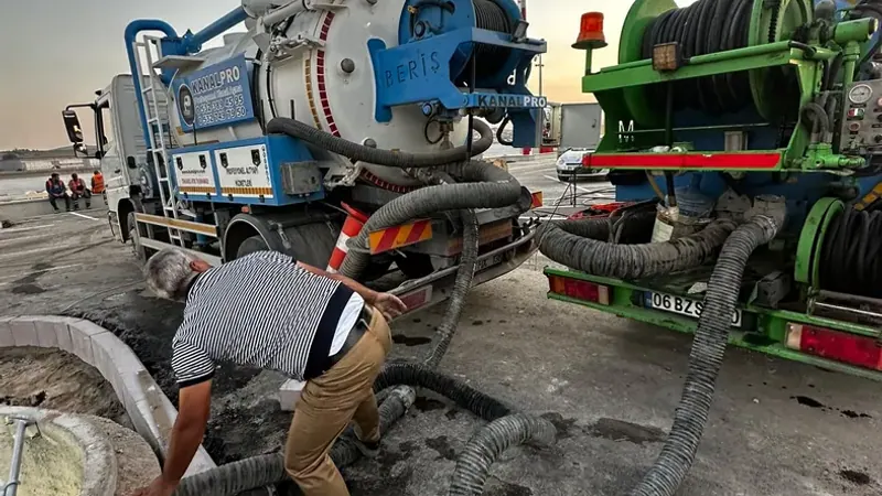 Vidanjör ve kanal açma ekipmanlarının birlikte kullanımı
